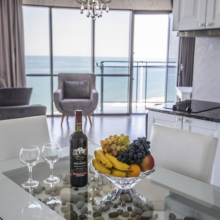 Tina'S Apartments With Panoramic Sea View 巴统 外观 照片