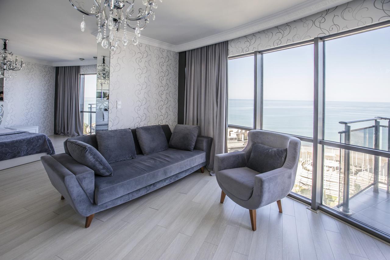 Tina'S Apartments With Panoramic Sea View 巴统 外观 照片