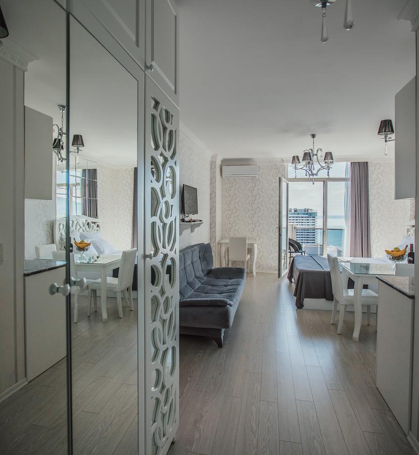 Tina'S Apartments With Panoramic Sea View 巴统 外观 照片