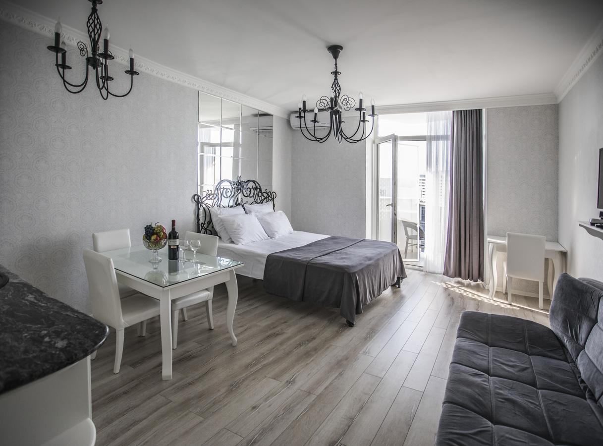 Tina'S Apartments With Panoramic Sea View 巴统 外观 照片